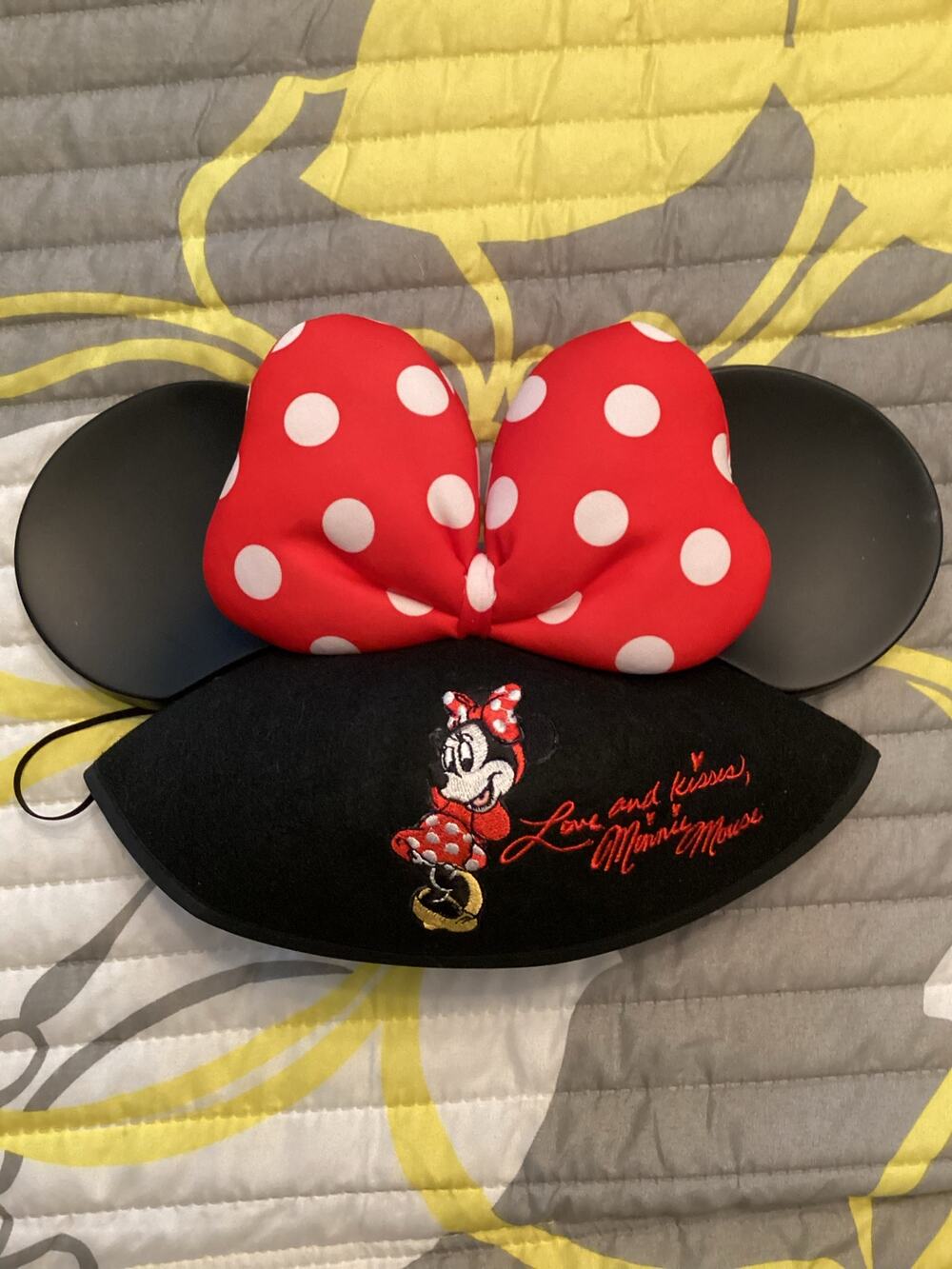 NWOT Disney Parks Minnie Mouse Ear Hat Signature "Love n Kisses, Minnie Mouse”